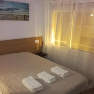 Economica Con Bano Privado En Pleno Centro De Figueras